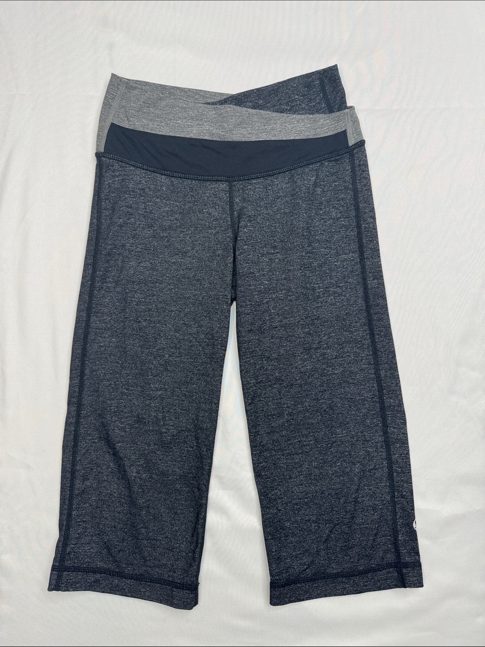 Lululemon Astro Wunder Under cropped leggings size 2 gray charcoal crop pants